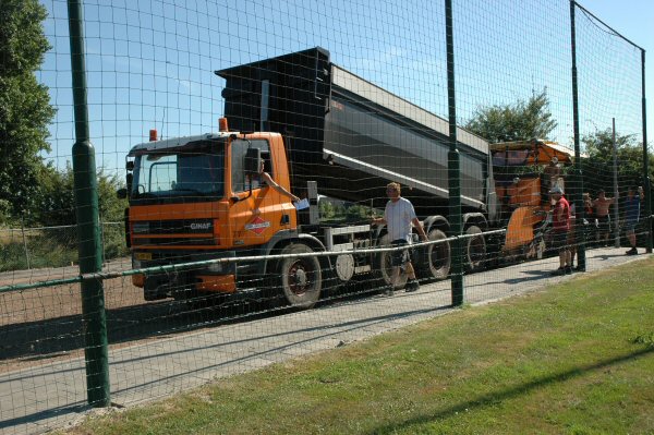 De parkeerplaats wordt onder handen genomen.