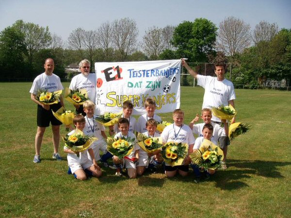 Foto: Teisterbanders E1 kampioen.