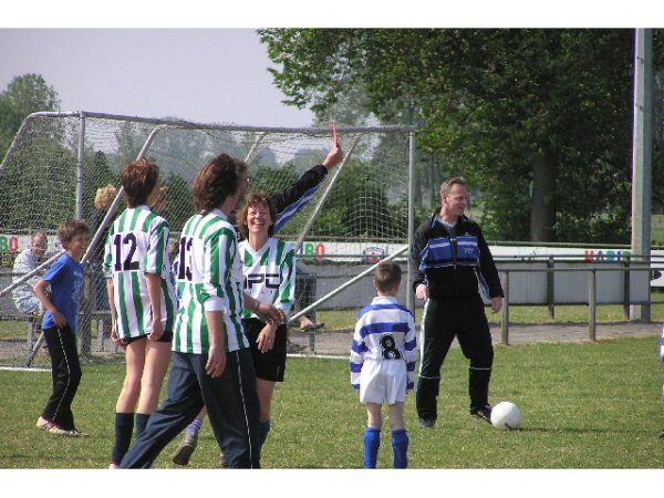 Foto: Teisterbanders F4 speelde tegen hun ouders.