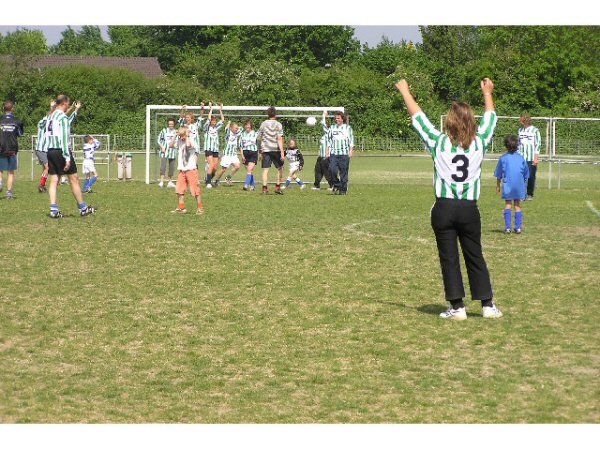 Foto: Teisterbanders F4 speelde tegen hun ouders.