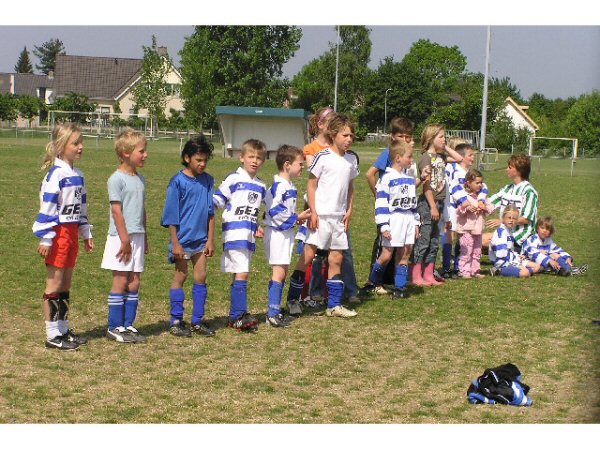 Foto: Teisterbanders F4 speelde tegen hun ouders.