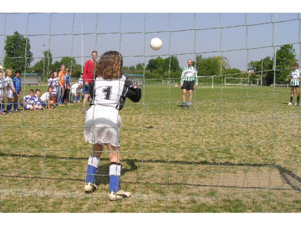 Foto: Teisterbanders F4 speelde tegen hun ouders.