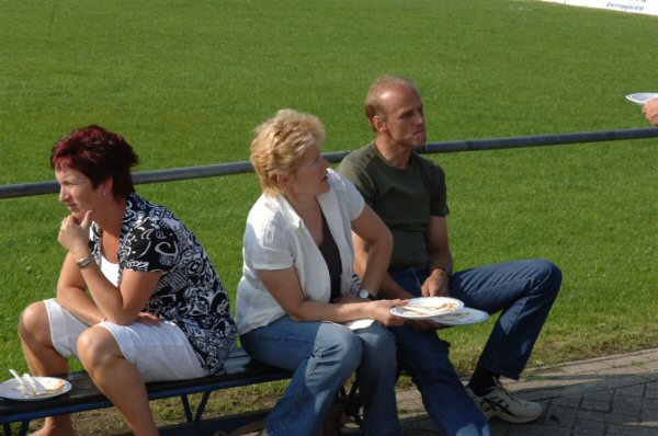 Foto: Feestje seniorenspelers en sponsoren