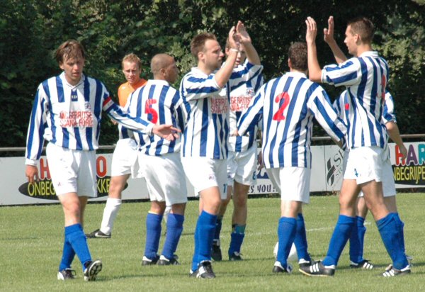 Foto: Oefenwedstrijd Teisterbanders - T.E.C. 2