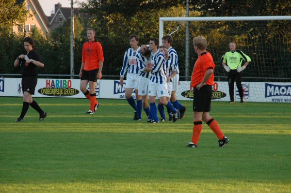 Foto: Oefenwedstrijd Teisterbanders - Buren