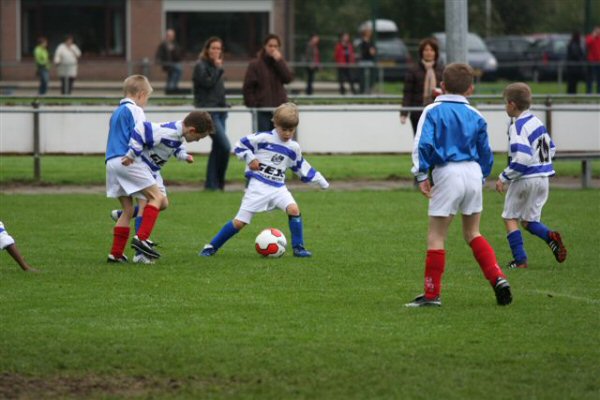 Foto: Feestje seniorenspelers en sponsoren