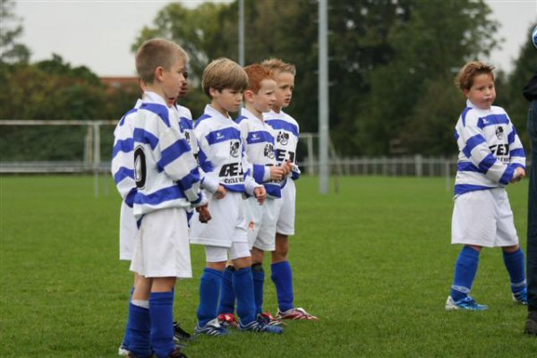 Foto: Feestje seniorenspelers en sponsoren