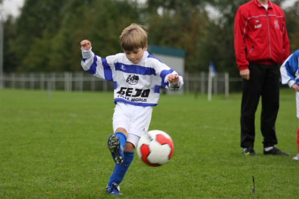 Foto: Feestje seniorenspelers en sponsoren