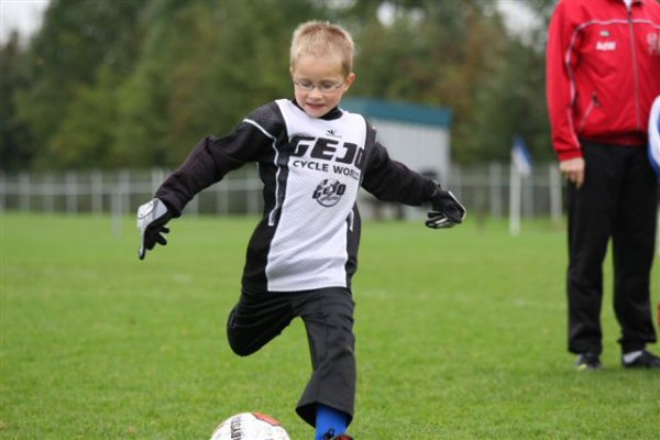 Foto: Feestje seniorenspelers en sponsoren