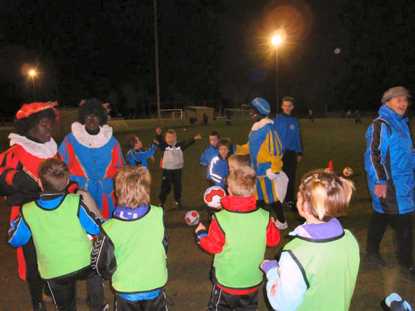 Foto: Zwarte Pieten trainen mee