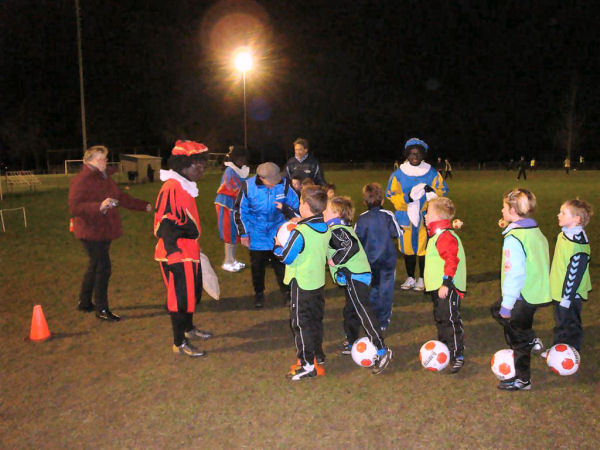 Foto: Zwarte Pieten trainen mee