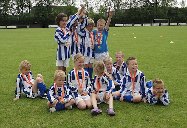 Foto: Mini's winnen toernooi