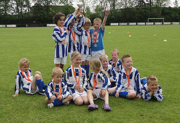 Foto: Mini's winnen toernooi