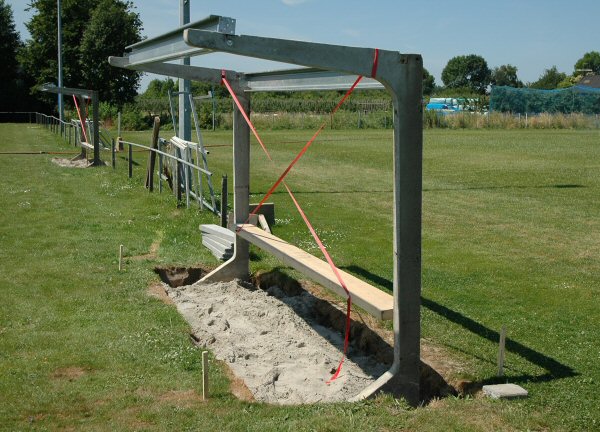 Dug-outs op tweede veld.