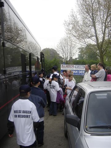 En toch past het ieder jaar weer allemaal in die bus.