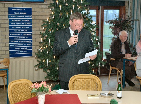 Voorzitter Frans Hofstede tijdens zijn speech