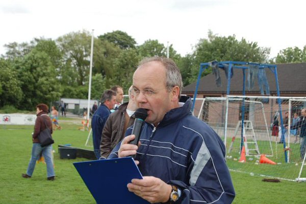 De spreekstalmeester van dienst, Wim van Baal.