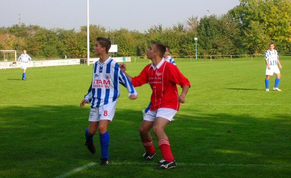 Wesley Visser wacht op de bal