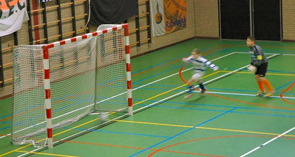 Jonne Vermeulen op weg naar de 1-0.