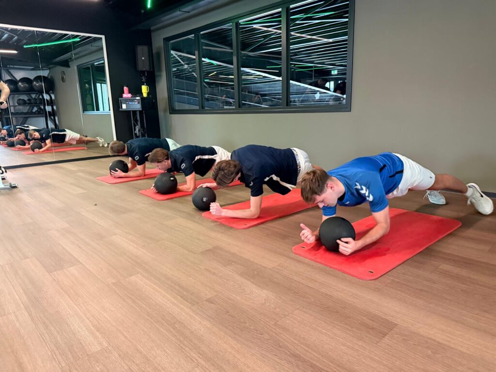 Selectie bezoekt sportschool