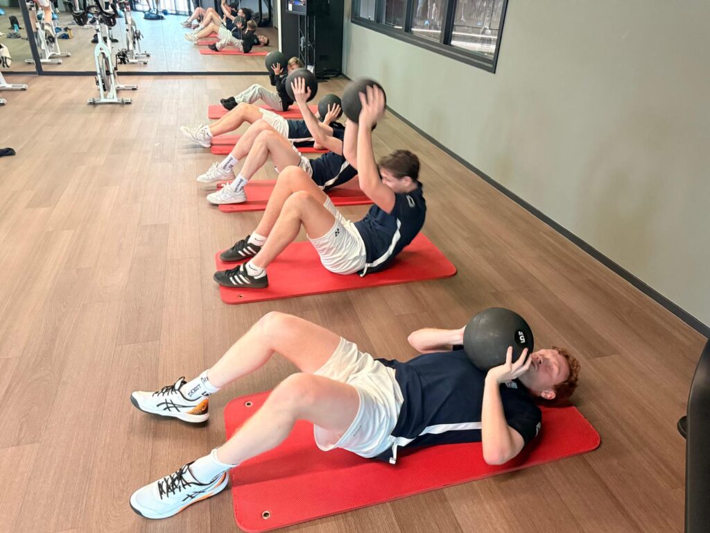 Selectie bezoekt sportschool